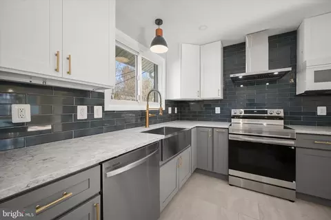 Kitchen - 9720 Hedin Dr, Silver Spring, MD 20903 photo 4 of 10