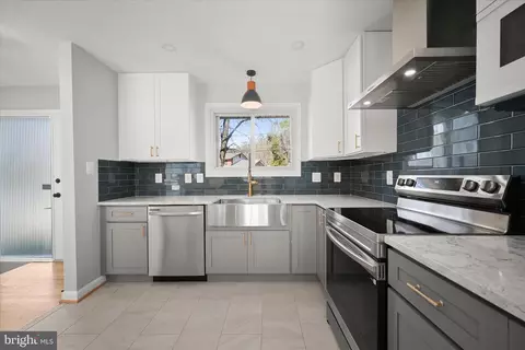 Kitchen - 9720 Hedin Dr, Silver Spring, MD 20903 photo 5 of 10