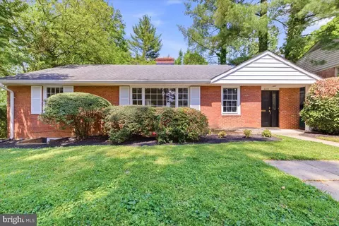 4405 Clearbrook Ln, Kensington, MD 20895