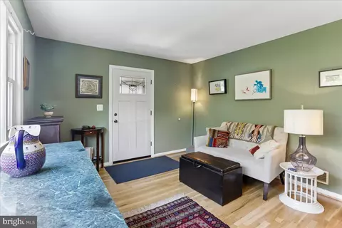 Entry Way - 1504 Crest Rd, Silver Spring, MD 20902 photo 3 of 7
