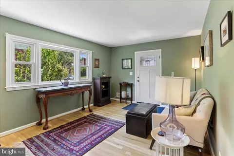 Entry Way - 1504 Crest Rd, Silver Spring, MD 20902 photo 2 of 7
