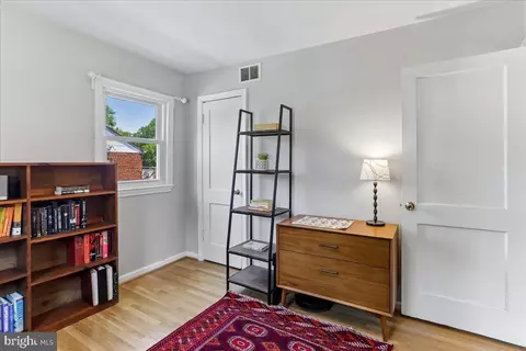 Bedroom - 1504 Crest Rd, Silver Spring, MD 20902 photo 3 of 7