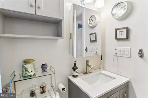 Bath - 1504 Crest Rd, Silver Spring, MD 20902 photo 2 of 4