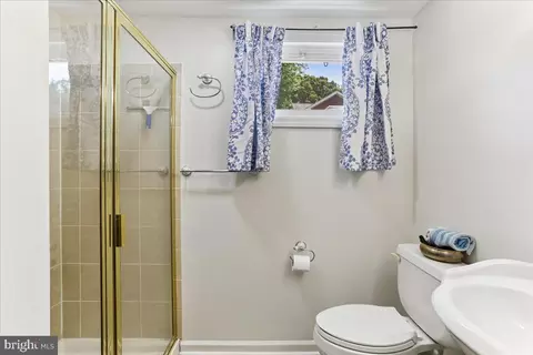 Bath - 1504 Crest Rd, Silver Spring, MD 20902 photo 4 of 4