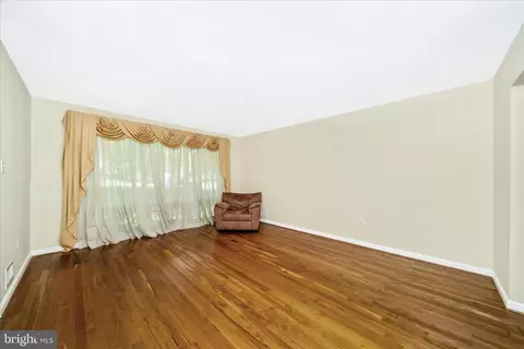 Living - 13001 Buccaneer Rd, Silver Spring, MD 20904 photo 4 of 10