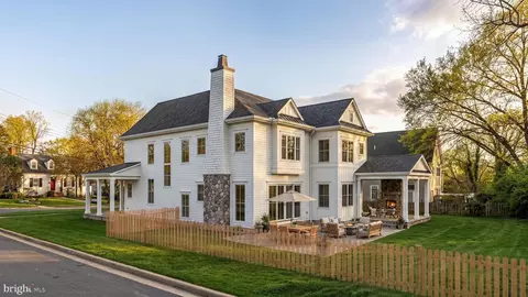 5901 Melvern Dr, Bethesda, MD 20817