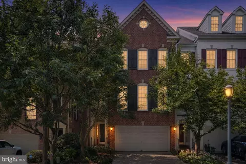 811 Oak Knoll Ter, Rockville, MD 20850