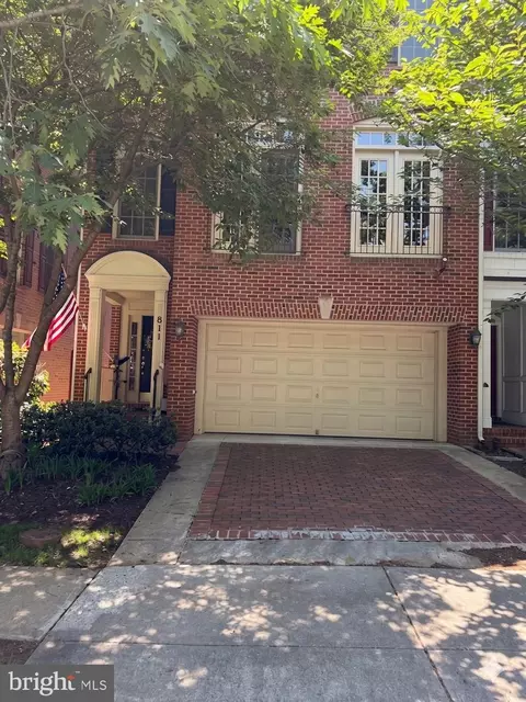 811 Oak Knoll Ter, Rockville, MD 20850