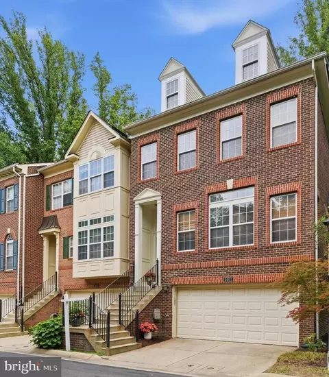 2011 Ashleigh Woods Ct, Rockville, MD 20851