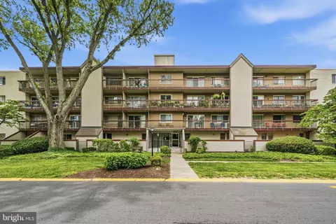 7400 Lakeview Dr #N404, Bethesda, MD 20817