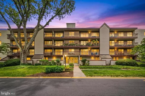 7400 Lakeview Dr #N404, Bethesda, MD 20817