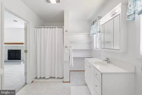 Bath - 504 Waterford Rd, Silver Spring, MD 20901 photo 2 of 8