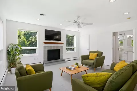 Living - 504 Waterford Rd, Silver Spring, MD 20901 photo 6 of 12