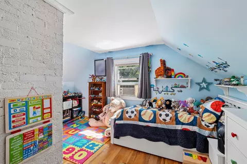 Bedroom - 905 Robin Rd, Silver Spring, MD 20901 photo 7 of 7
