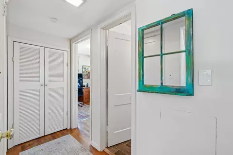Entry Way - 905 Robin Rd, Silver Spring, MD 20901 photo 1 of 3