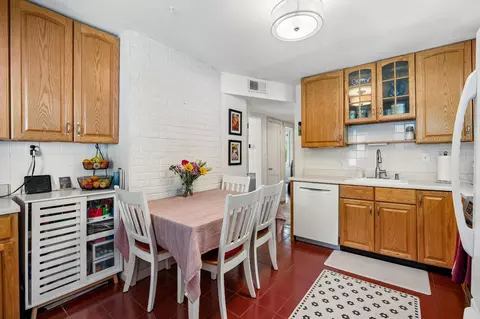 Kitchen - 905 Robin Rd, Silver Spring, MD 20901 photo 1 of 2