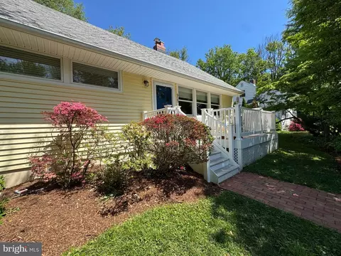 905 Robin Rd, Silver Spring, MD 20901