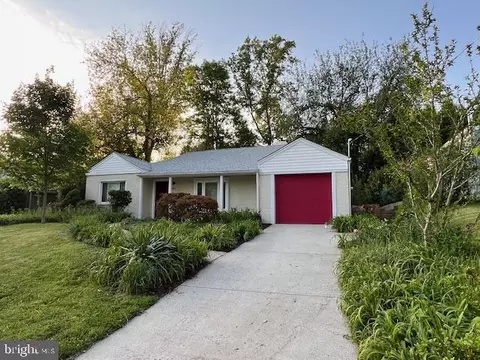 3305 W Coquelin Ter, Chevy Chase, MD 20815