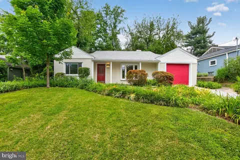 3305 W Coquelin Ter, Chevy Chase, MD 20815