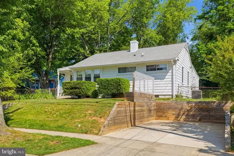 1102 Broadwood Dr, Rockville, MD 20851