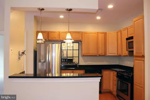 38 Maryland Ave #335, Rockville, MD 20850
