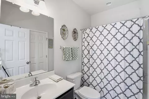 Bath - 16114 Coolidge Ave, Silver Spring, MD 20906 photo 1 of 1