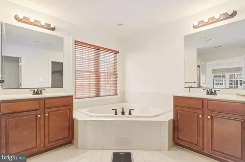 Bath - 13621 Stargazer Ln, Silver Spring, MD 20906 photo 1 of 3