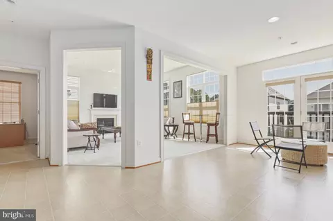 Entry Way - 13621 Stargazer Ln, Silver Spring, MD 20906 photo 6 of 10