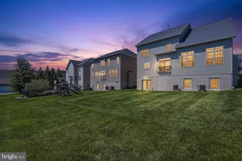 Exterior - 13621 Stargazer Ln, Silver Spring, MD 20906 photo 5 of 7