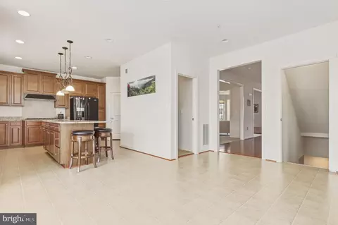 Entry Way - 13621 Stargazer Ln, Silver Spring, MD 20906 photo 4 of 10