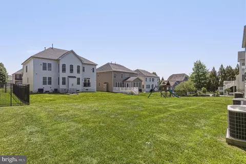 Exterior - 13621 Stargazer Ln, Silver Spring, MD 20906 photo 4 of 7