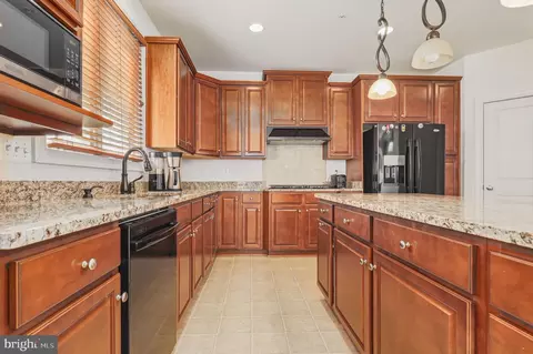 Kitchen - 13621 Stargazer Ln, Silver Spring, MD 20906 photo 4 of 5