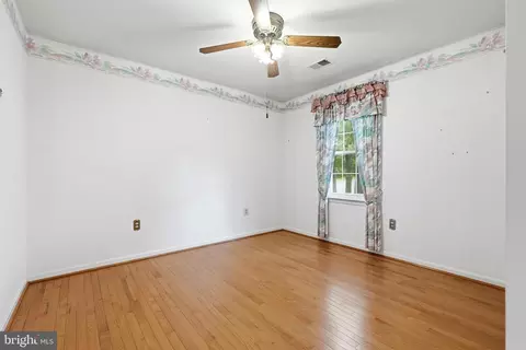 Bedroom - 14900 Sequoia Hill Ln, Silver Spring, MD 20906 photo 4 of 6