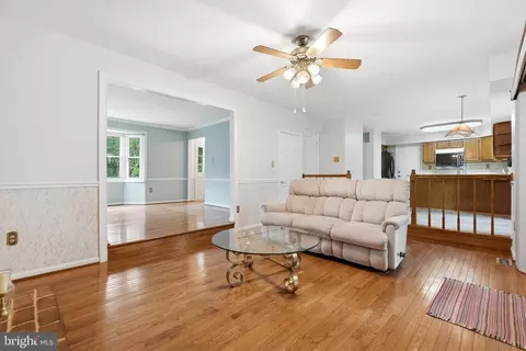 Living - 14900 Sequoia Hill Ln, Silver Spring, MD 20906 photo 4 of 6