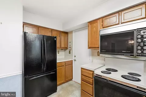 Kitchen - 14900 Sequoia Hill Ln, Silver Spring, MD 20906 photo 3 of 4