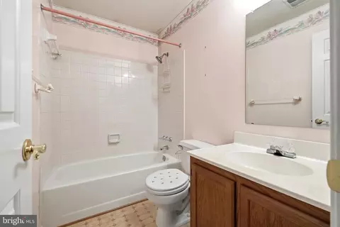 Bath - 14900 Sequoia Hill Ln, Silver Spring, MD 20906 photo 3 of 5