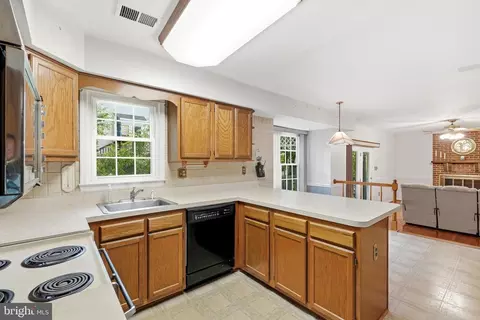 Kitchen - 14900 Sequoia Hill Ln, Silver Spring, MD 20906 photo 4 of 4