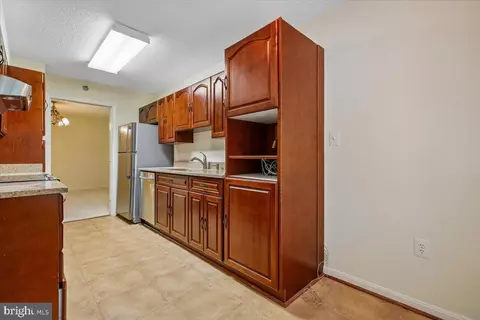 Kitchen - 14809 Pennfield Cir #314, Silver Spring, MD 20906 photo 3 of 4