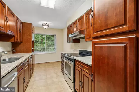 Kitchen - 14809 Pennfield Cir #314, Silver Spring, MD 20906 photo 2 of 4