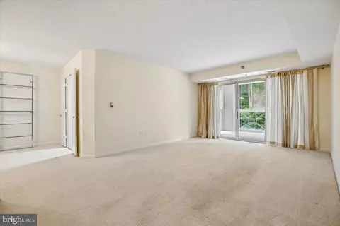 Living - 14809 Pennfield Cir #314, Silver Spring, MD 20906 photo 1 of 4