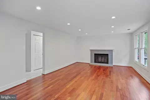 Living - 3006 Memory Ln, Silver Spring, MD 20904 photo 2 of 10