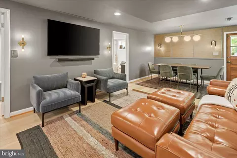 Living - 2921 Kingswell Ct, Silver Spring, MD 20902 photo 2 of 2