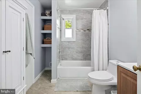 Bath - 2921 Kingswell Ct, Silver Spring, MD 20902 photo 2 of 2