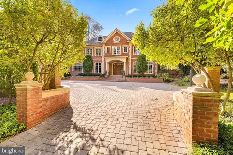 8906 Fernwood Rd, Bethesda, MD 20817