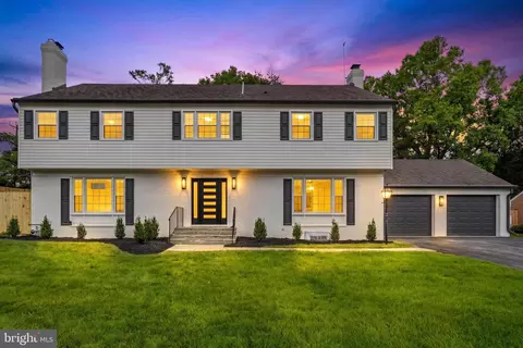 11109 Luxmanor Rd, North Bethesda, MD 20852