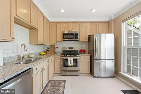 214 D Fallsgrove Blvd #12, Rockville, MD 20850