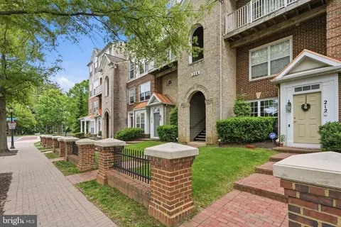 214 D Fallsgrove Blvd #12, Rockville, MD 20850