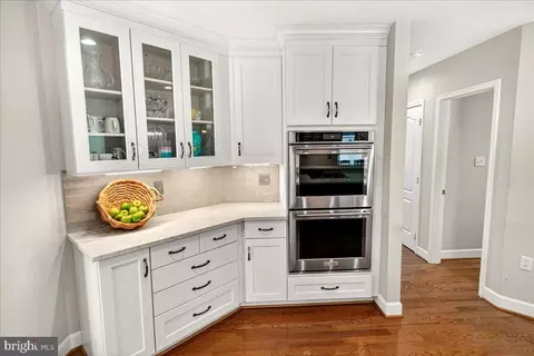 Kitchen - 19629 Selby Ave, Poolesville, MD 20837 photo 8 of 12