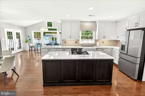 Kitchen - 19629 Selby Ave, Poolesville, MD 20837 photo 9 of 12