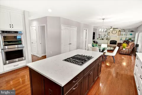 Kitchen - 19629 Selby Ave, Poolesville, MD 20837 photo 10 of 12